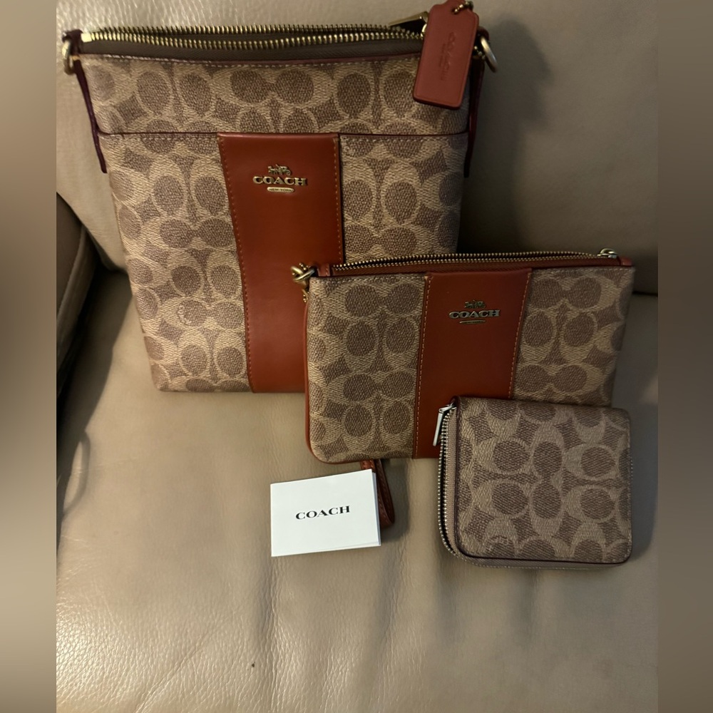 Coach crossbody, wallet, small purse, impeccable condition/like new. J2179-41821